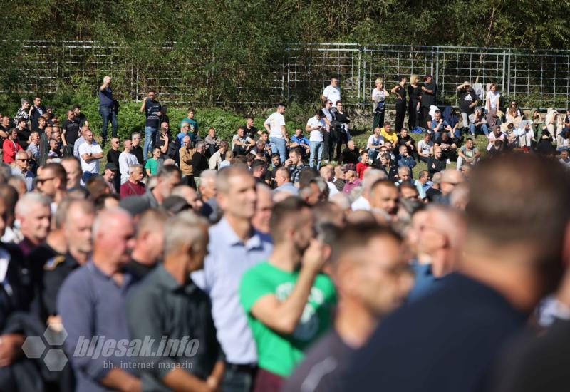 Veliki broj vjernika prisustvovao je dženazi - FOTO Kolektivna dženaza u Jablanici: Noć je to koja će ostati crnim slovima upisana